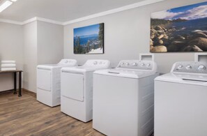 Interior - MARRIOTT TIMBER LODGE
Cozy 1-bedroom resort with AC in fabulous South Lake Tahoe (South Lake Tahoe)