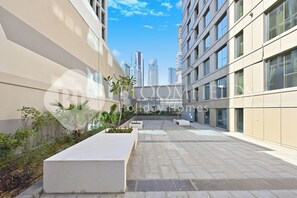 Property grounds - Bloomfields Luxury 1BR in Damac Voleo (Dubai)