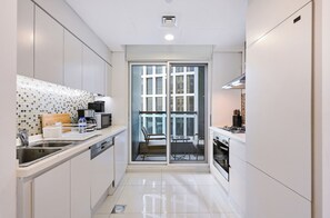 Apartment, Balcony | Private kitchen - Bloomfields Luxury 1BR in Damac Voleo (Dubai)