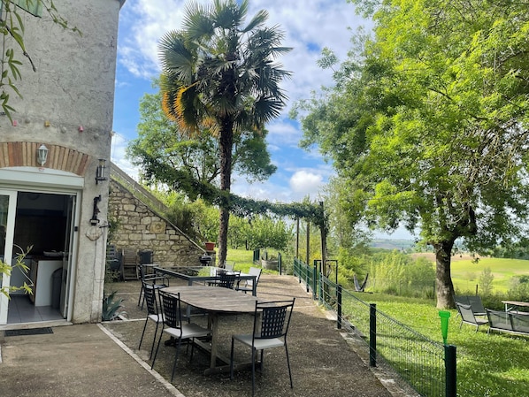 Outdoor dining