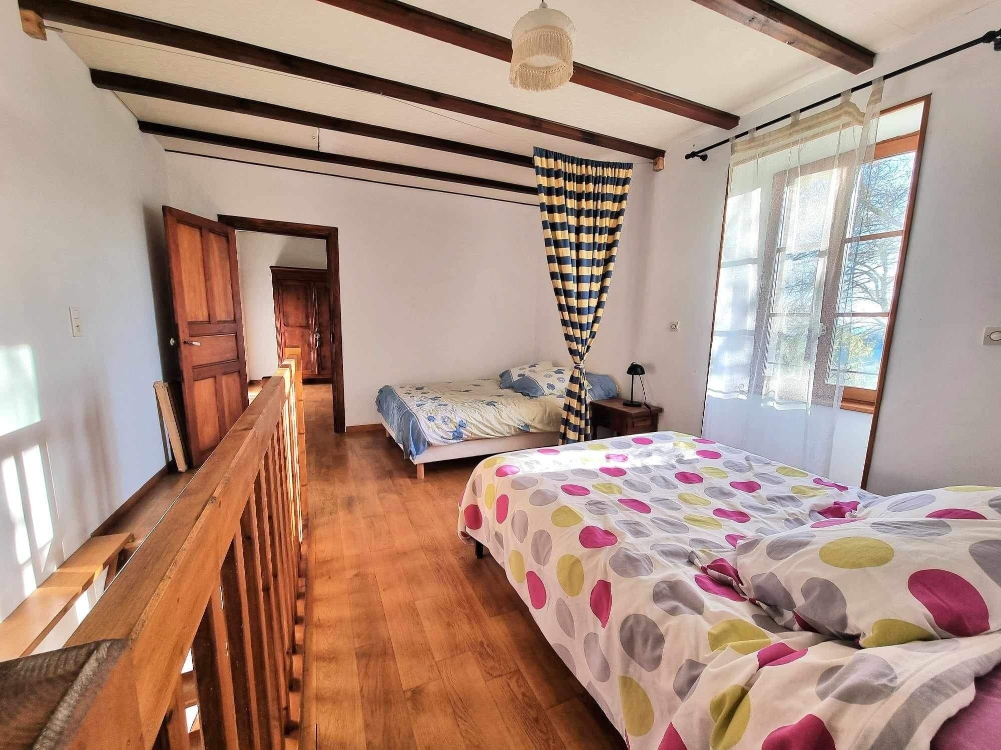 6 chambres, bureau, fer et planche à repasser, Wi-Fi