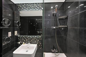Apartment, Stadtblick | Badezimmer