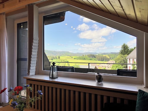 NEW! Sunny apartment with a view of the Feldberg, with sauna, swimming pool and gym