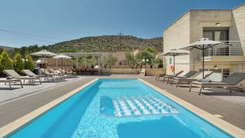 2 albercas al aire libre