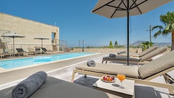 2 albercas al aire libre