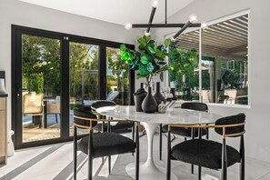 Dining - Verona Marquina - Bold Design, Poolside Fun, Spa, Built-In BBQ Grill & Pizza Oven (Palm Springs)