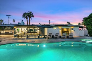 Pool - Verona Marquina - Bold Design, Poolside Fun, Spa, Built-In BBQ Grill & Pizza Oven (Palm Springs)