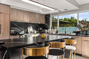 Fridge, microwave, oven, stovetop - Verona Marquina - Bold Design, Poolside Fun, Spa, Built-In BBQ Grill & Pizza Oven (Palm Springs)