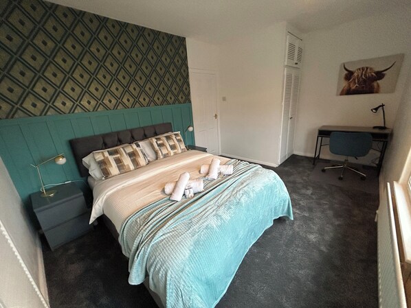 2 Schlafzimmer, Schreibtisch, Bügeleisen/Bügelbrett, WLAN