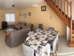 TV - House for 8, near beach in Sarzeau, 4 bedrooms, garden (Sarzeau)