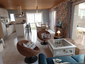 Interior - Holiday Home in Notre-Dame-de-Monts - Terrace & Garden - Pets Allowed (Notre-Dame-de-Monts)