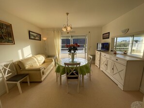 Interior - Quiet T3 apartment with terrace and parking, near Crouesty harbor (Arzon)