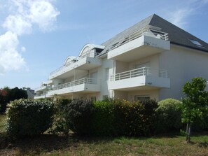 Exterior - Quiet T3 apartment with terrace and parking, near Crouesty harbor (Arzon)