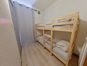 Room - Large studio for 4 with pool access in Les Rousses (Les Rousses)