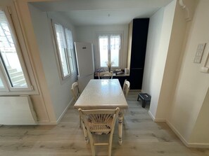 Dining - House 4 pers, city center, near beach, WiFi (La Tranche-sur-Mer)