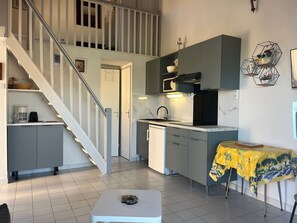 Fridge, microwave, oven, stovetop - Villa 6 pers Aircon - Direct Beach Access - Pool (Gruissan)