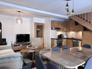 Interior - Duplex 4 Rooms+Mezzanine, 10 People, Close to Cable Car & Shops (Pralognan-la-Vanoise)