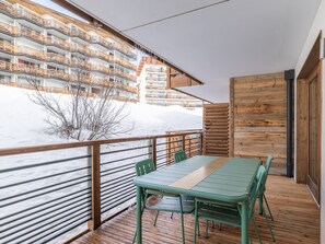Outdoor dining - Elegant apartment in Huez, near slopes, 4 people (Huez)