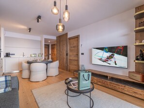 TV - Elegant apartment in Huez, near slopes, 4 people (Huez)