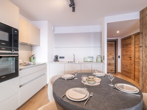 Fridge, microwave, dishwasher - Elegant apartment in Huez, near slopes, 4 people (Huez)