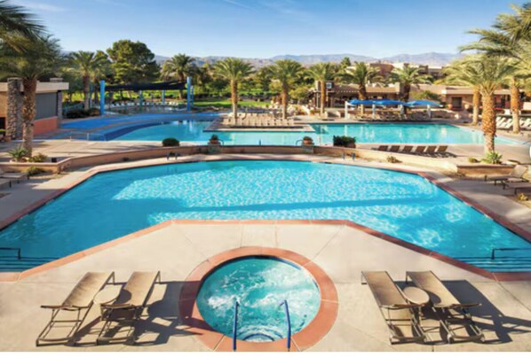 Pool - MARRIOTT SHADOW RIDGE II ENCLAVE
2-bedroom resort Palm Desert with fitness room (Palm Desert)