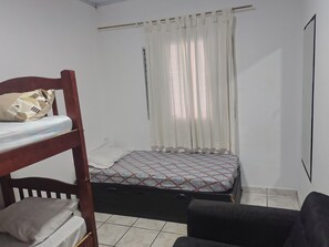 1 bedroom, WiFi - Beach house with barbecue (Praia Grande)
