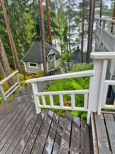 Villa Käpylä - Charming Lakeside Cabin with Sauna