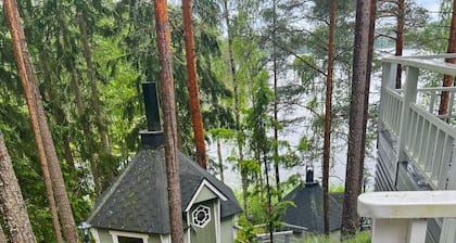 Villa Käpylä - Charming Lakeside Cabin with Sauna