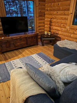 Unclassified image, 2 of 20, button - Villa Käpylä - Charming Lakeside Cabin with Sauna (Tursa)