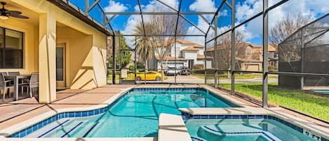 Lämmitetty uima-allas