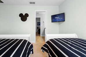 6 chambres, coffres-forts dans les chambres, fer et planche à repasser