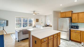 House (2 Bedrooms) | Interior