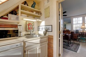 Apartment (0 Bedroom) | Interior - Cozy Studio on 7 Acres: 11 Mi to Dtwn Atlanta! (Atlanta)