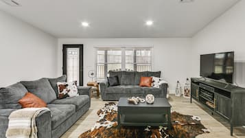 Rumah (4 Bedrooms) | Bagian depan properti