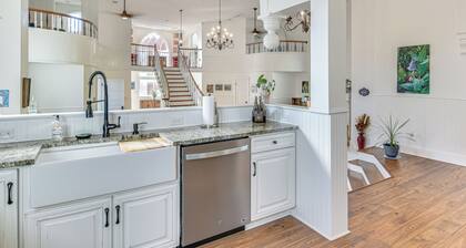 'the Revival Room' in Historic Dtwn Staunton