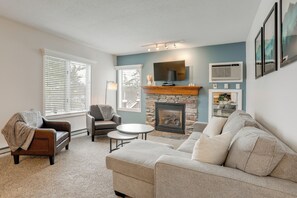 Apartment (2 Bedrooms) | Interior - Walk to Golf Course! Clymer Summer Escape w/ Deck (Clymer)