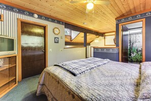 Interior - Community Perks & Watercrafts: Shaver Lake Condo (Shaver Lake)