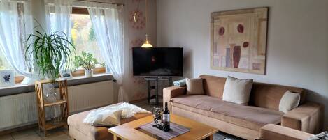 Una Smart TV, una chimenea