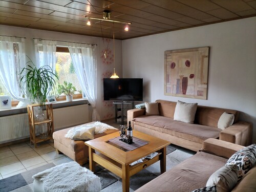 Schöne große Ferienwohnung, idyllisch und ruhig gelegen, ebenerdig