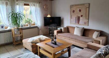 Schöne große Ferienwohnung, idyllisch und ruhig gelegen, ebenerdig