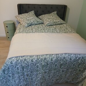 WiFi, bed sheets - Luxury train station 200 meters away, Spa, Balneo, Arcade games. (Metz)