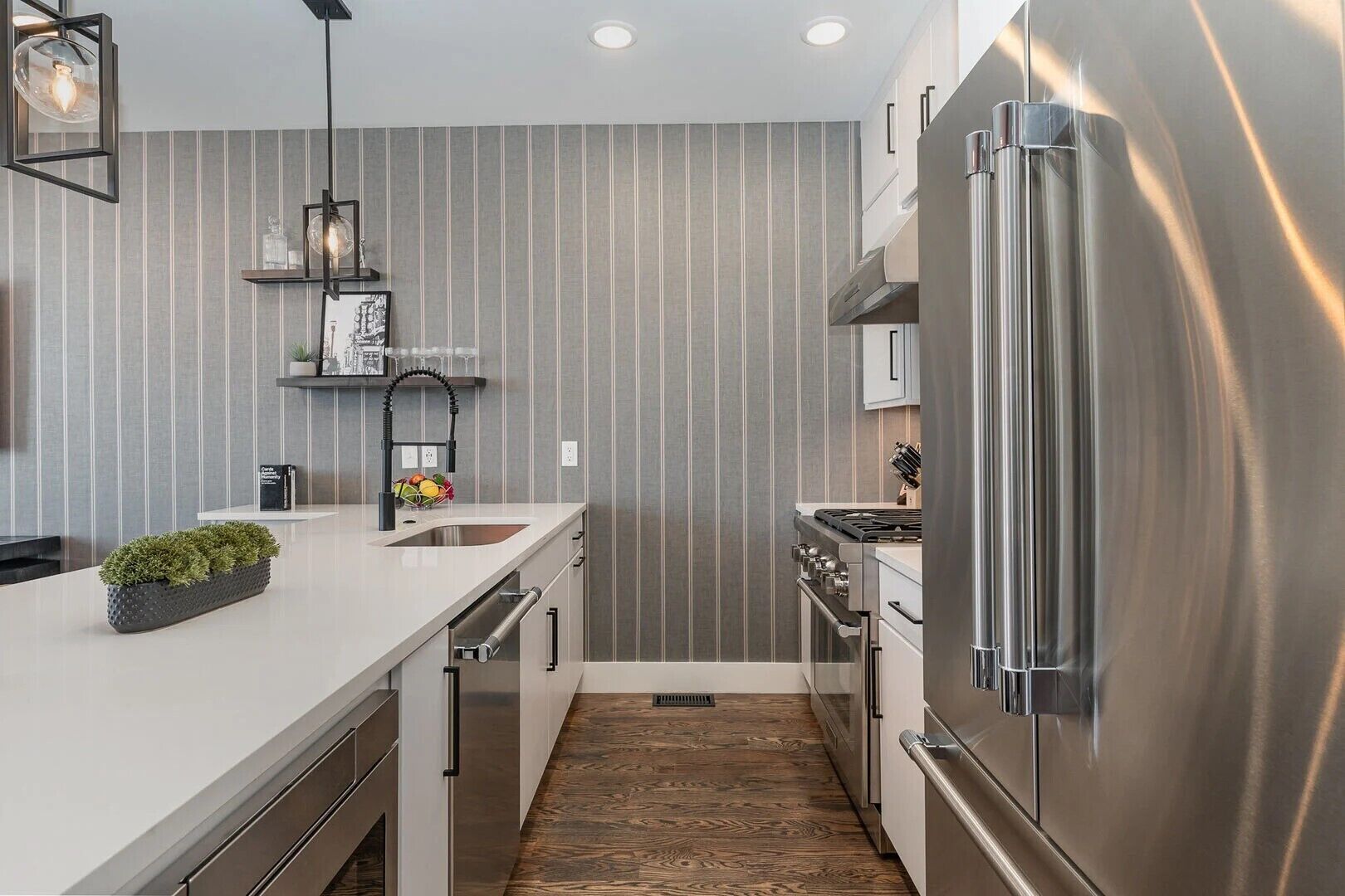 雪櫃、微波爐、焗爐、爐具