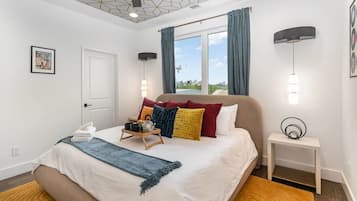 Iron/ironing board, free WiFi, bed sheets