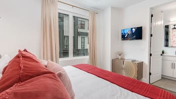 Iron/ironing board, free WiFi, bed sheets