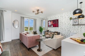 Smart TV - 2 Nashville Skyline homes w/ Rooftop Hot Tubs! (nashville)
