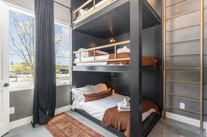 Iron/ironing board, free WiFi, bed sheets - Luxury Skyline Rooftop Hot Tub | 5 Min to Broadway (nashville)