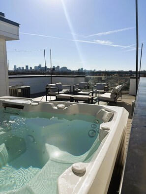 Outdoor spa tub - Stylish 4BR Oasis w/ Hot Tub + City Views (nashville)