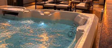 Bain à remous extérieur