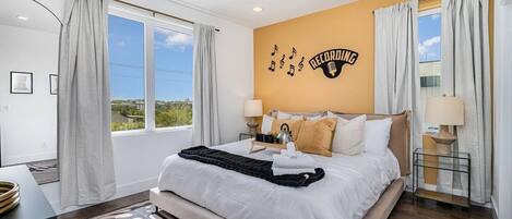 Iron/ironing board, free WiFi, bed sheets