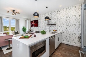 Fridge, microwave, oven, stovetop - Luxury Nashville Escape w/ Rooftop Hot Tub & Skyline Views (nashville)